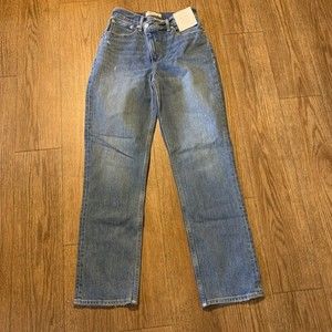 NWT Abercrombie & Fitch- Curve Love Ultra High Rise 90s Straight Jeans Sz 26 /2R